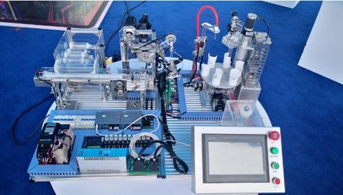 未來可期 多款智能產品展示,貴州工業(yè)職業(yè)技術學院產教融合效果顯著